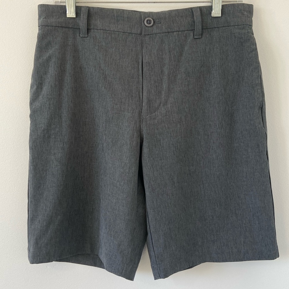 NWOT: Izod Advantage Performance hybrid shorts